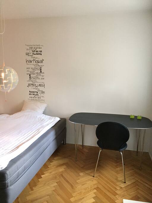 Værelse med arbejdsplads ca 25 m2