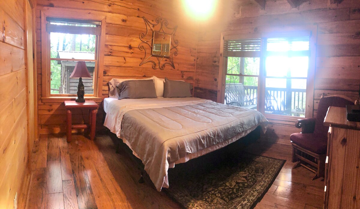 Lit king size au premier niveau 