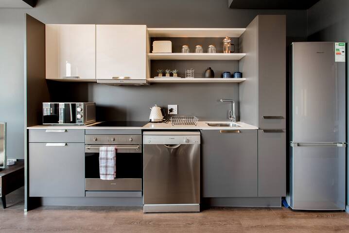 Trendy 2 bedroom Close to the City gallery image 2