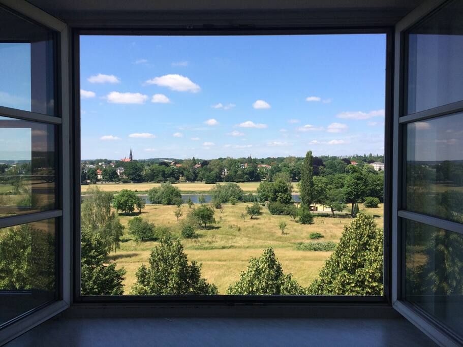 Blick aus dem Wohn- und Schlafzimmer