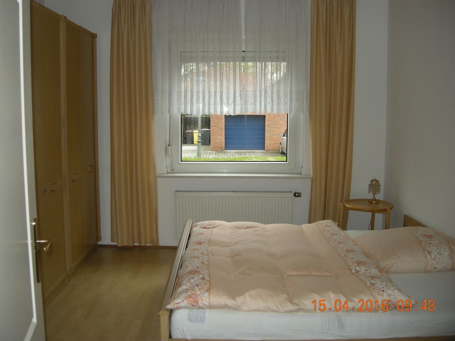 Bedroom / Schlafzimmer