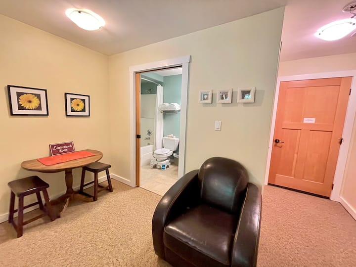 Little Beach Queen Suite W/ Private Entrance - Ucluelet