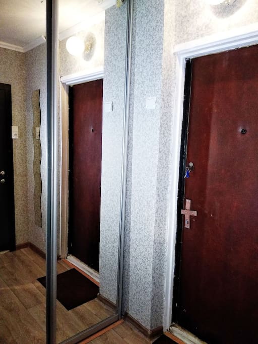 big mirror cupboard for clothes