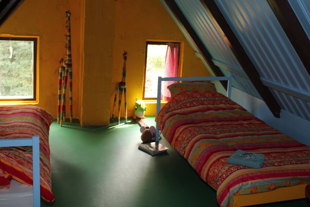 De kinderbedden van onze familiekamer