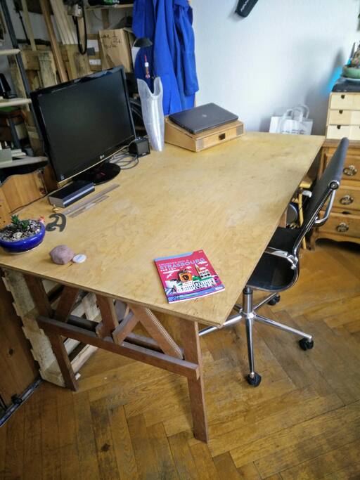 Personal desk