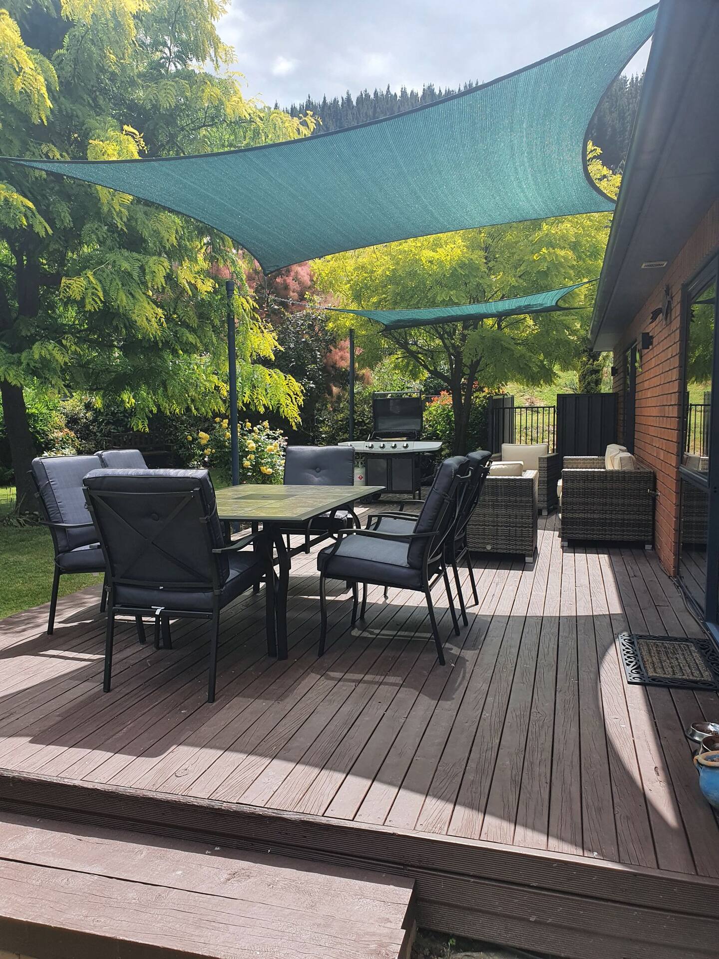 Fabulous Spacious Clyde Indoor-outdoor Retreat. 1