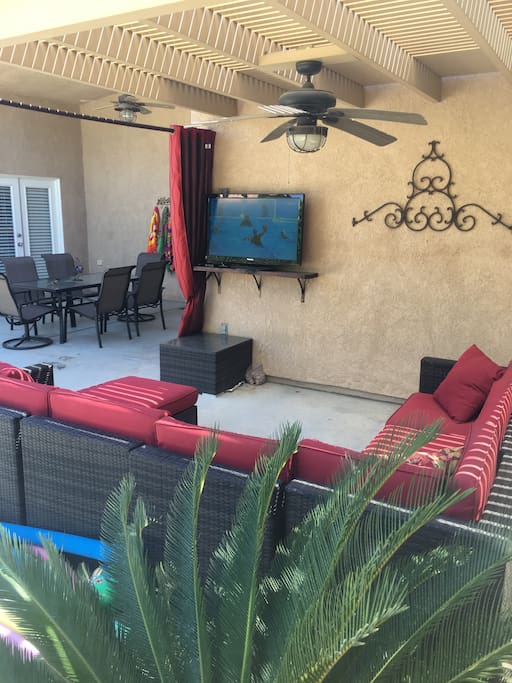Lounge area with 40" tv to catch up on all your favorite tv shows and sporting events!