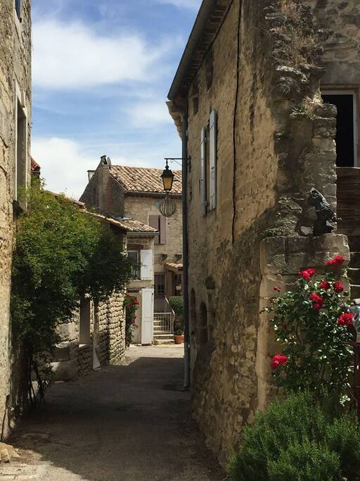 Le gîte est dans cette rue .