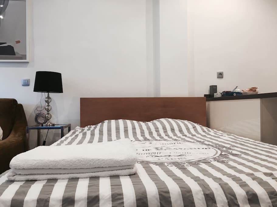King size bed