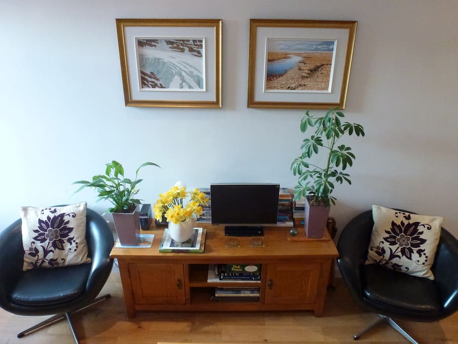 The television in this picture has been replaced by a new smart Samsung television.