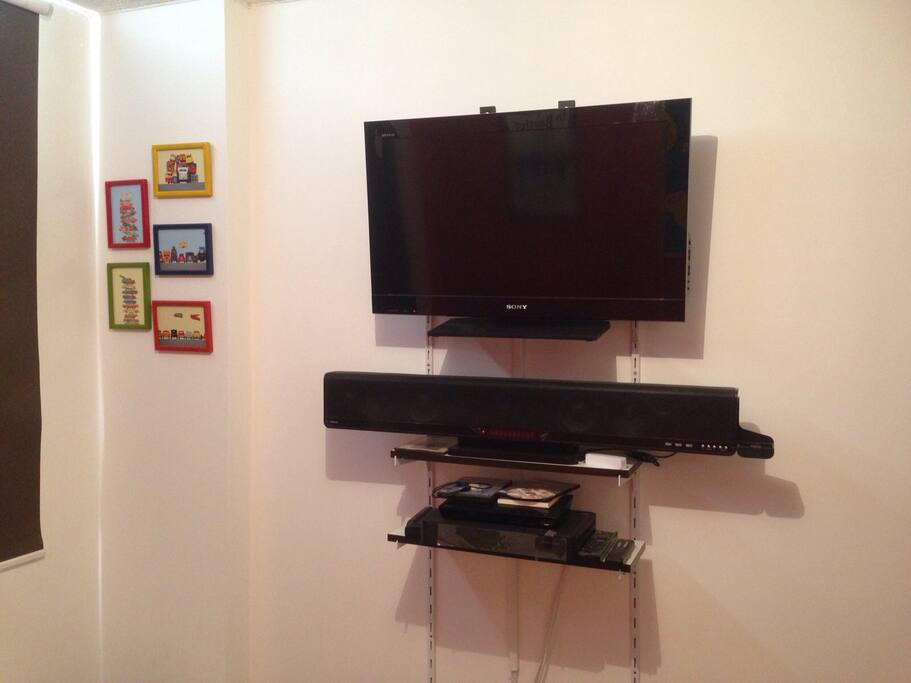 Televisiòn con DirecTV, tienes muchos canales y dvd.