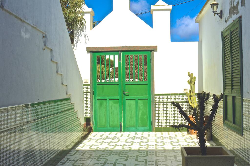 SMALL TERRACE