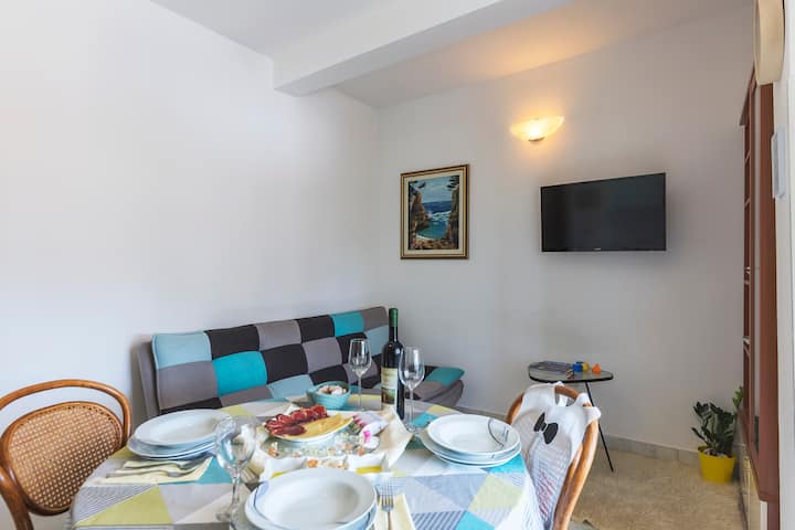 Apartment With Parking Near Center-pula - Pula