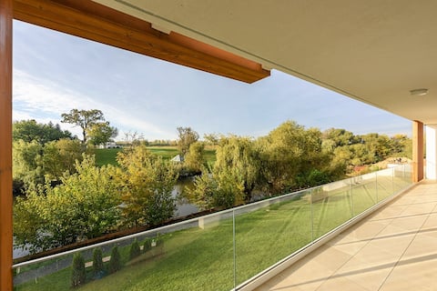 Lakeview Serenity Condo by Forest and Restaurants