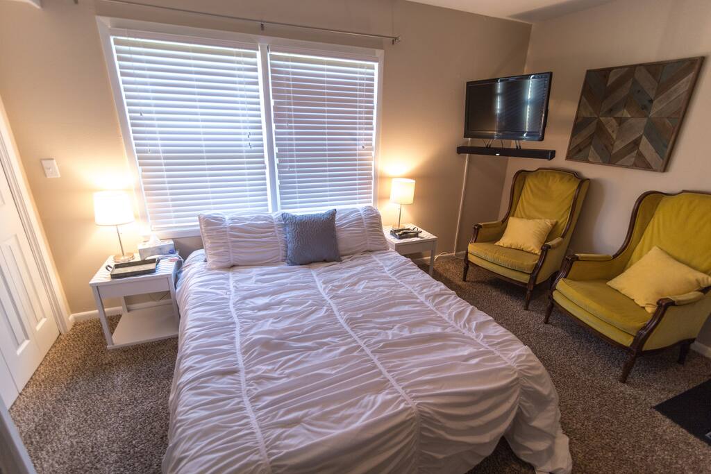 Bedroom with queen bed