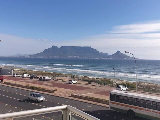 Self catering apartment in Bloubergstrand gallery image 3
