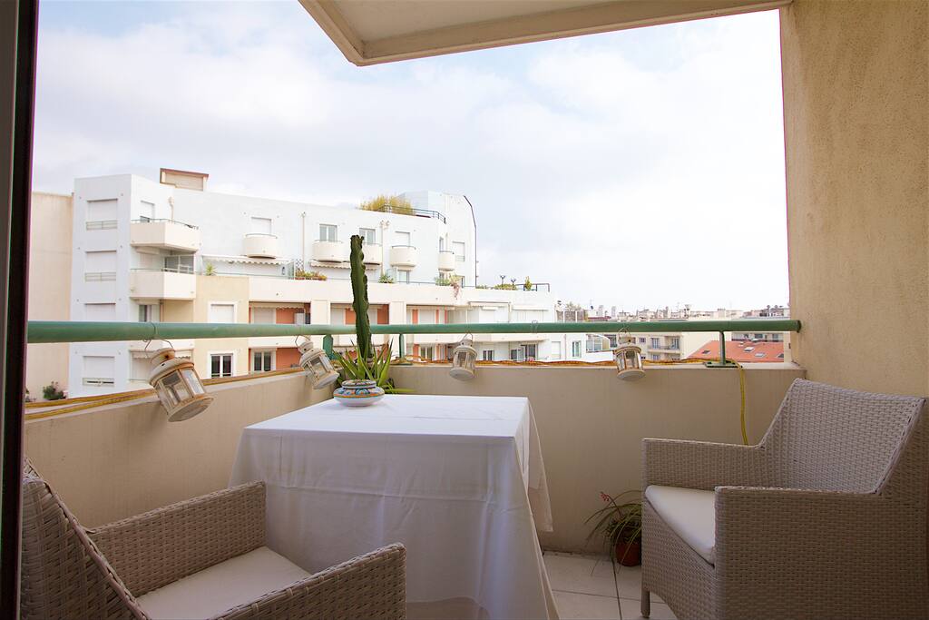 Jolie terrasse au 8ème étage calme sans vis à vis