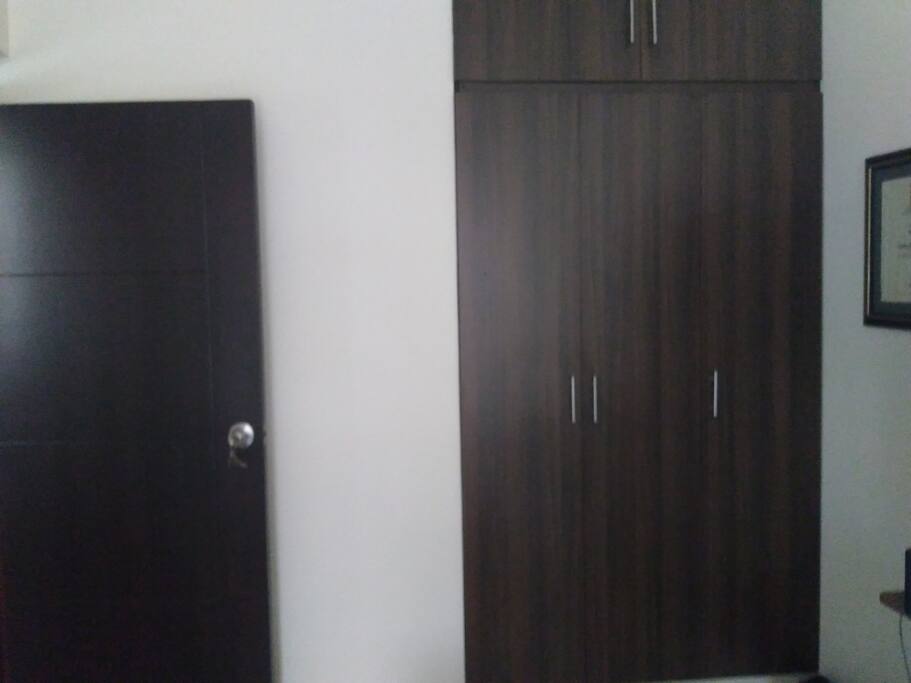 CLOSET DE HABITACIÓN MATRIMONIAL