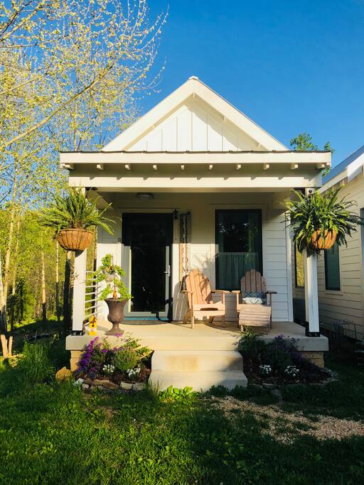 Luxury Cottage w/copious amenities, Leiper's Fork Guesthouses for