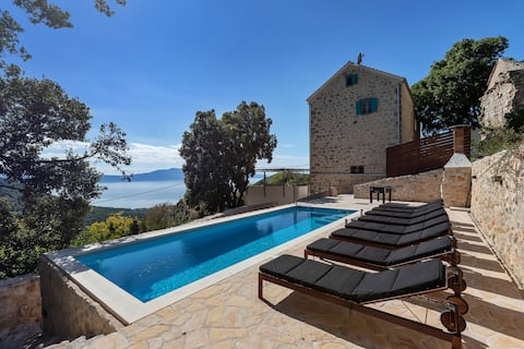 Holiday home Barbarella w/ heated pool +6 bikes