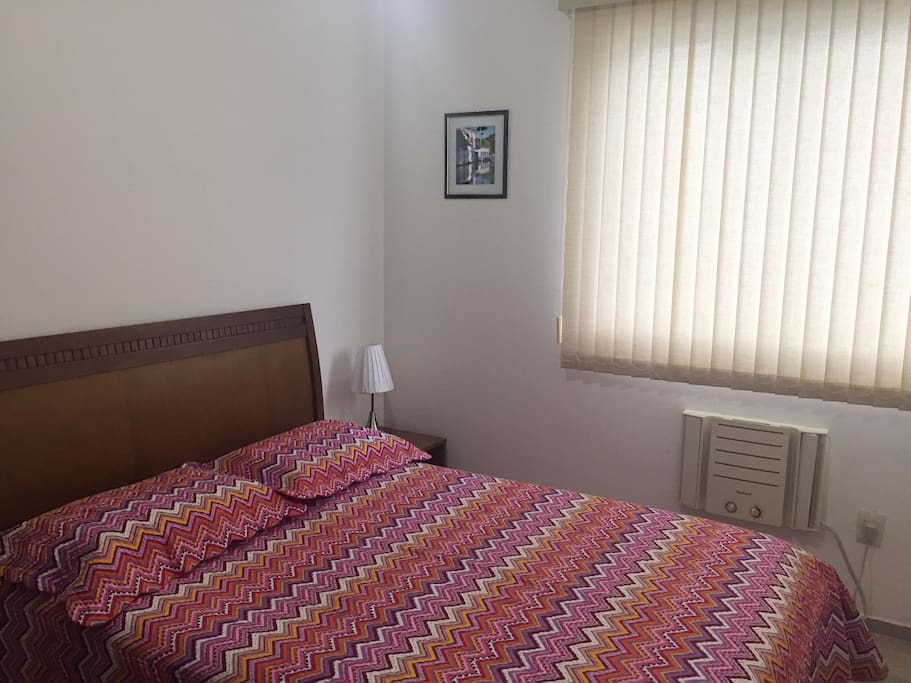 Bedroom 1 (double bed, built-in closet and airco)