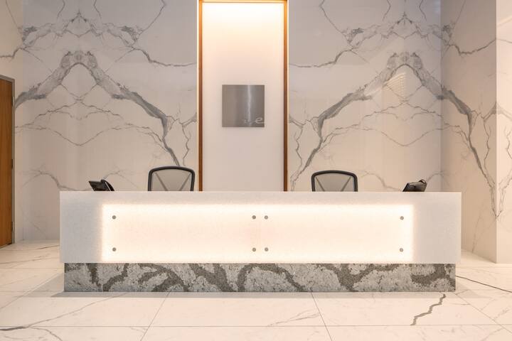 Luxury Two Bedroom Suite ★ Steps from Parliament ★ gallery image 2