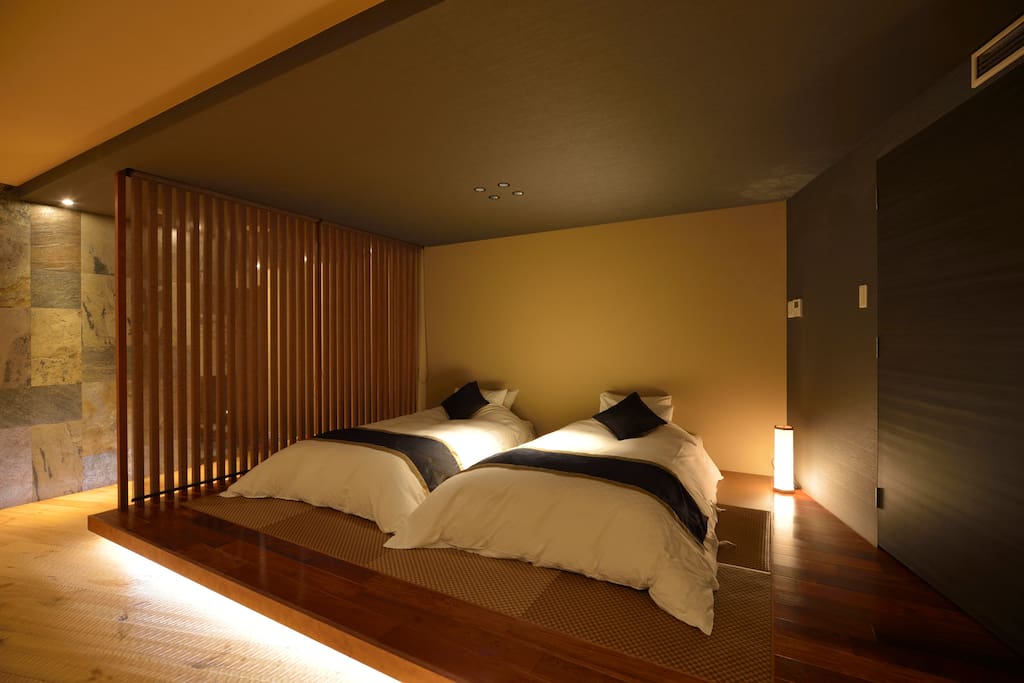 Joinable beds