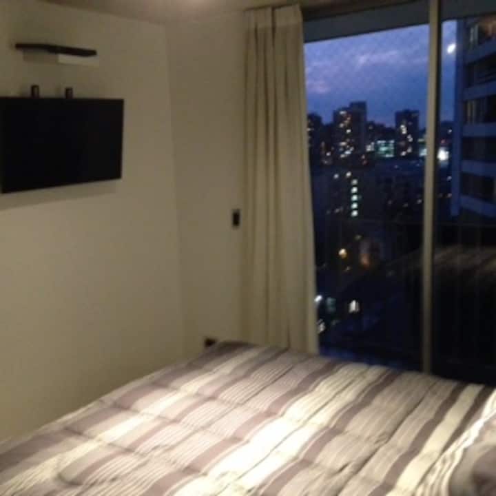 Dormitorio 1, cama matrimonial y TV conectado a cable. Chambre 1, lit queen et tv avec câble