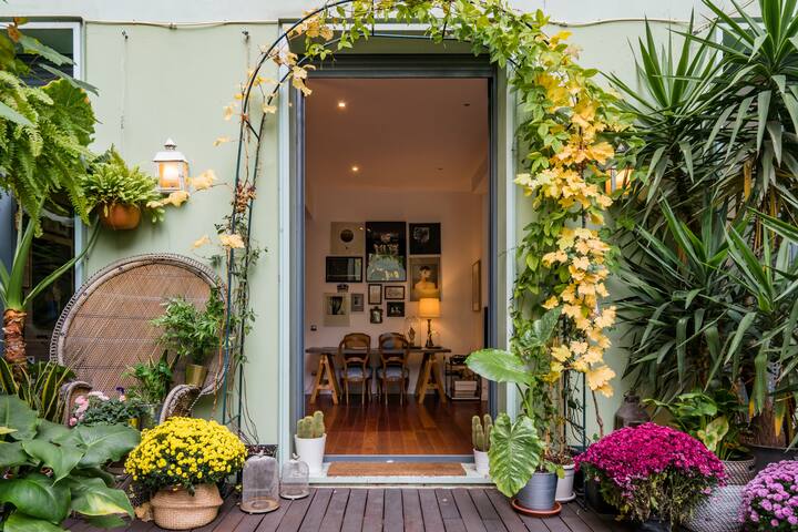 Stunning Downtown Apartment with Private Terrace gallery image 2