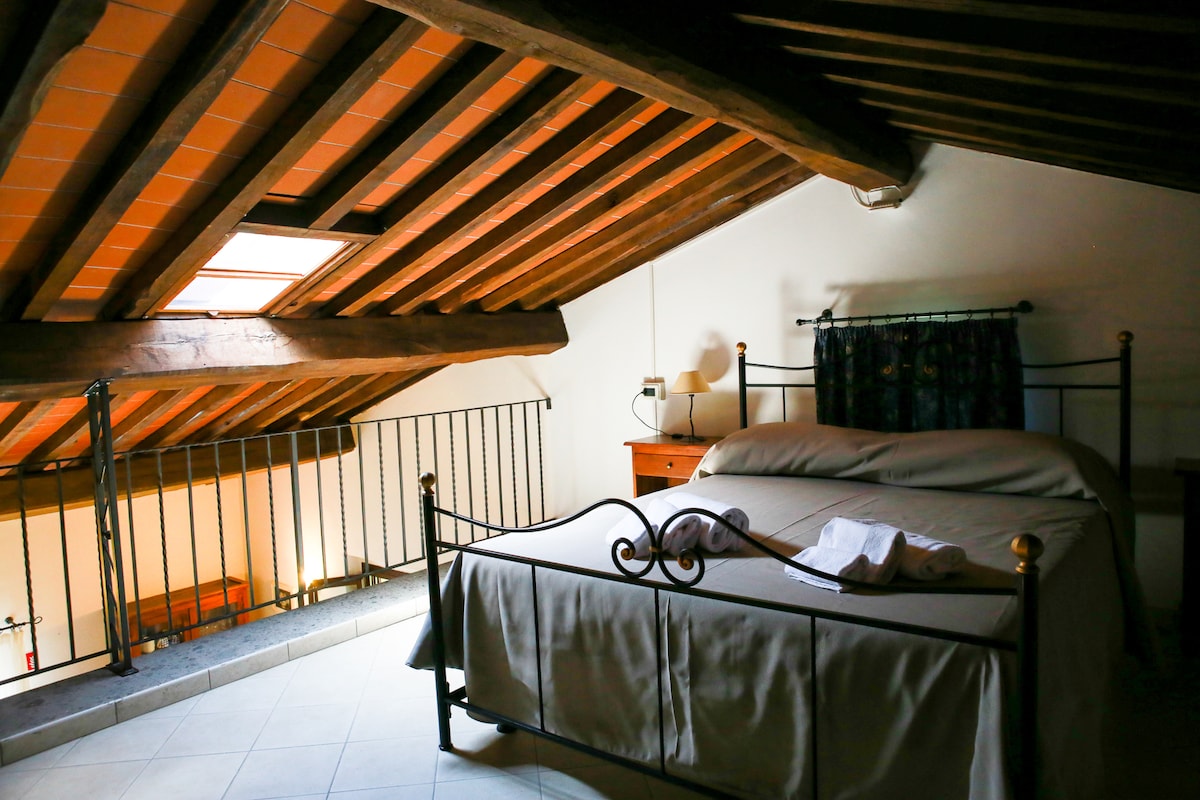 loft s bračnim krevetom