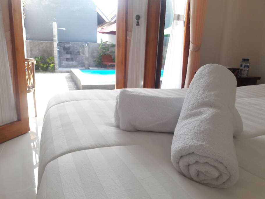 room double bed with pool view
