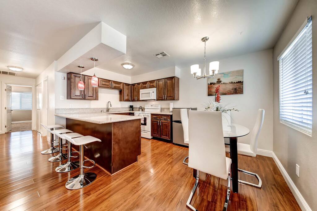New kitchen and sitting area
