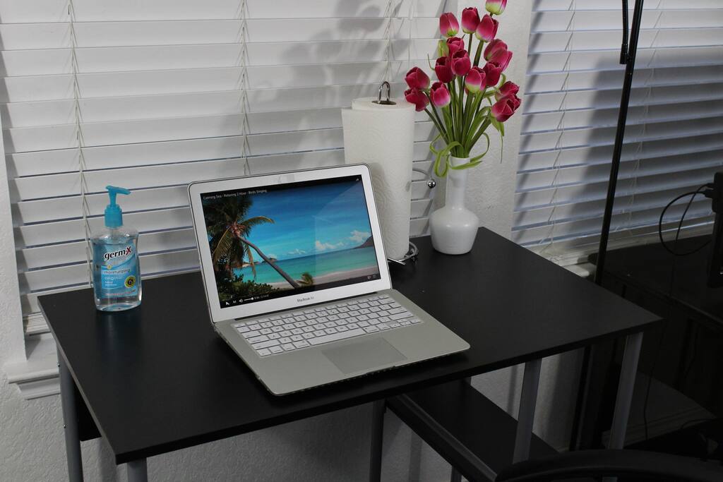 Computer desk