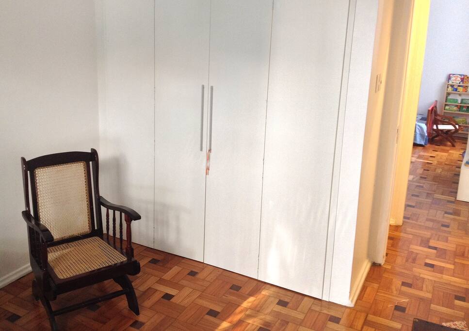 closet disponível para o hospede