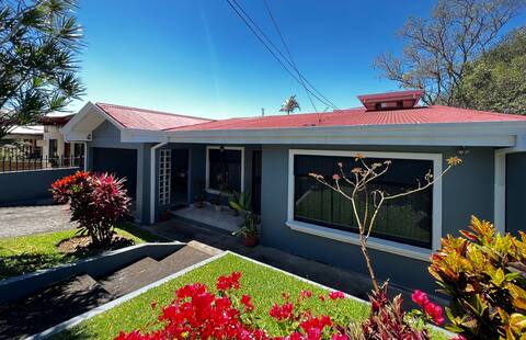 Great location in Grecia downtown!