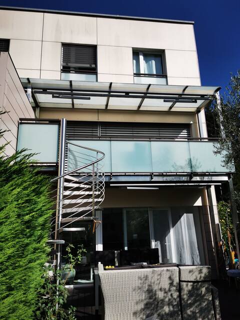 Beautiful setting with terrace and garden