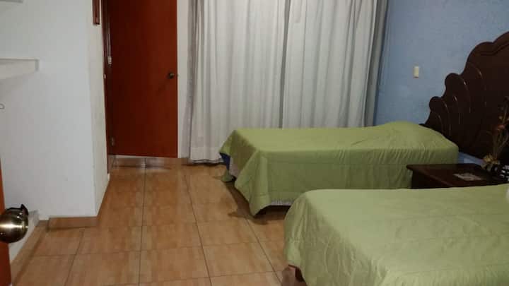 Recamara 1 cuanta con baño completo, closet, buró 