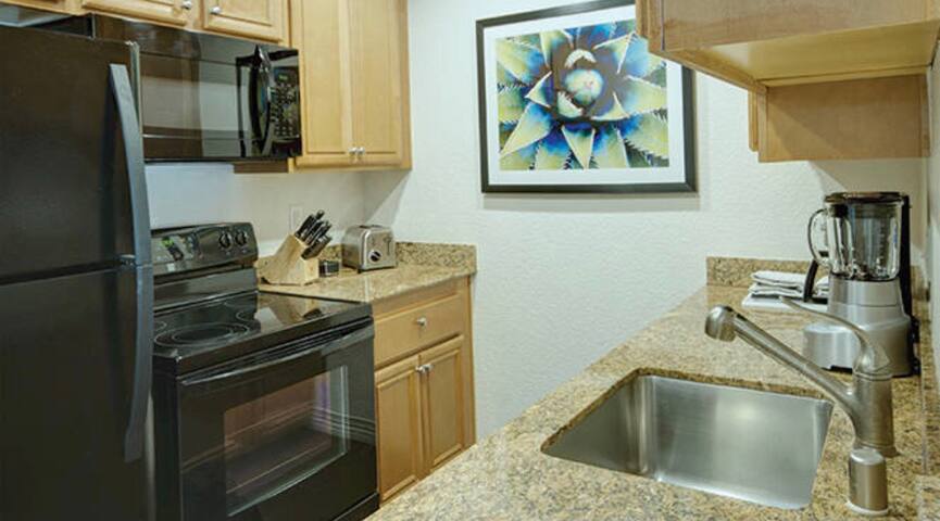 Perfect 2 Bedroom Suite on the Strip gallery image 5