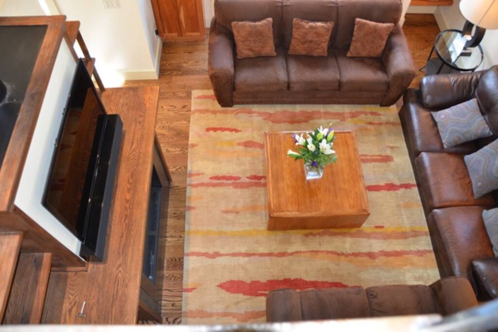 Accommodates a large group easily