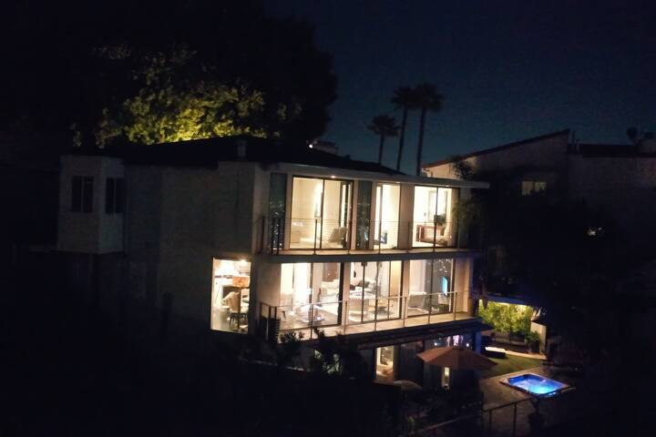 Hollywood Hills W/ Views gallery image 3
