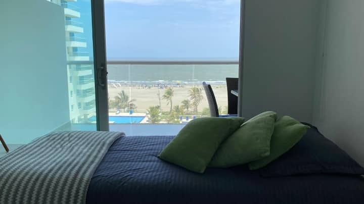 חדר שני עם נוף לים ויציאה למרפסת