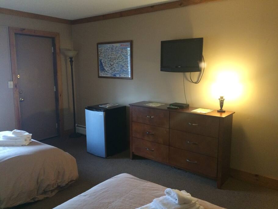 Double Bed Room w/ Fridge, HD TV & Wireless Internet.