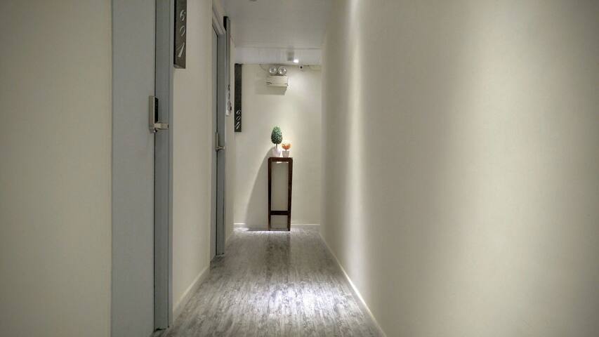 1 min MTR, budget room 3