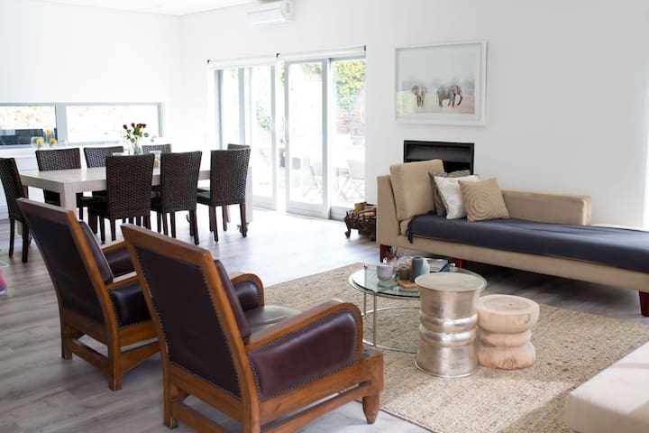 Modern Home, Sea Point, Perfect for holiday season