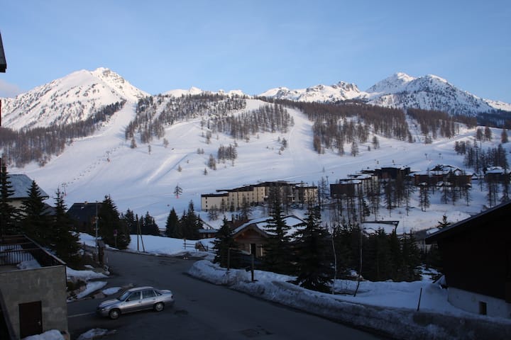Sun, snow and slopes at your fingertips