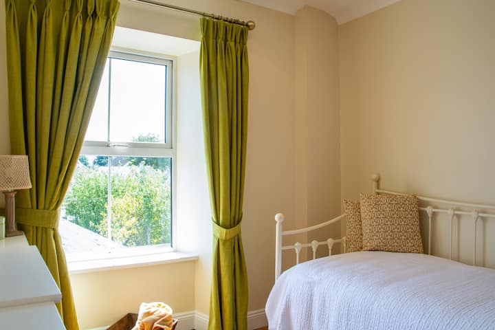 Uno de los singles en suite familiar. Se puede convertir en doble.