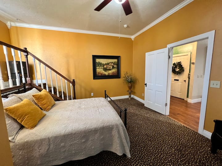 Spare Bedroom with Full size Bed 