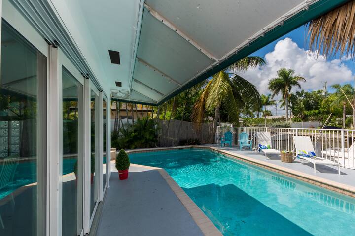 Waterfront Home w/pool, hottub and TikiHut gallery image 3