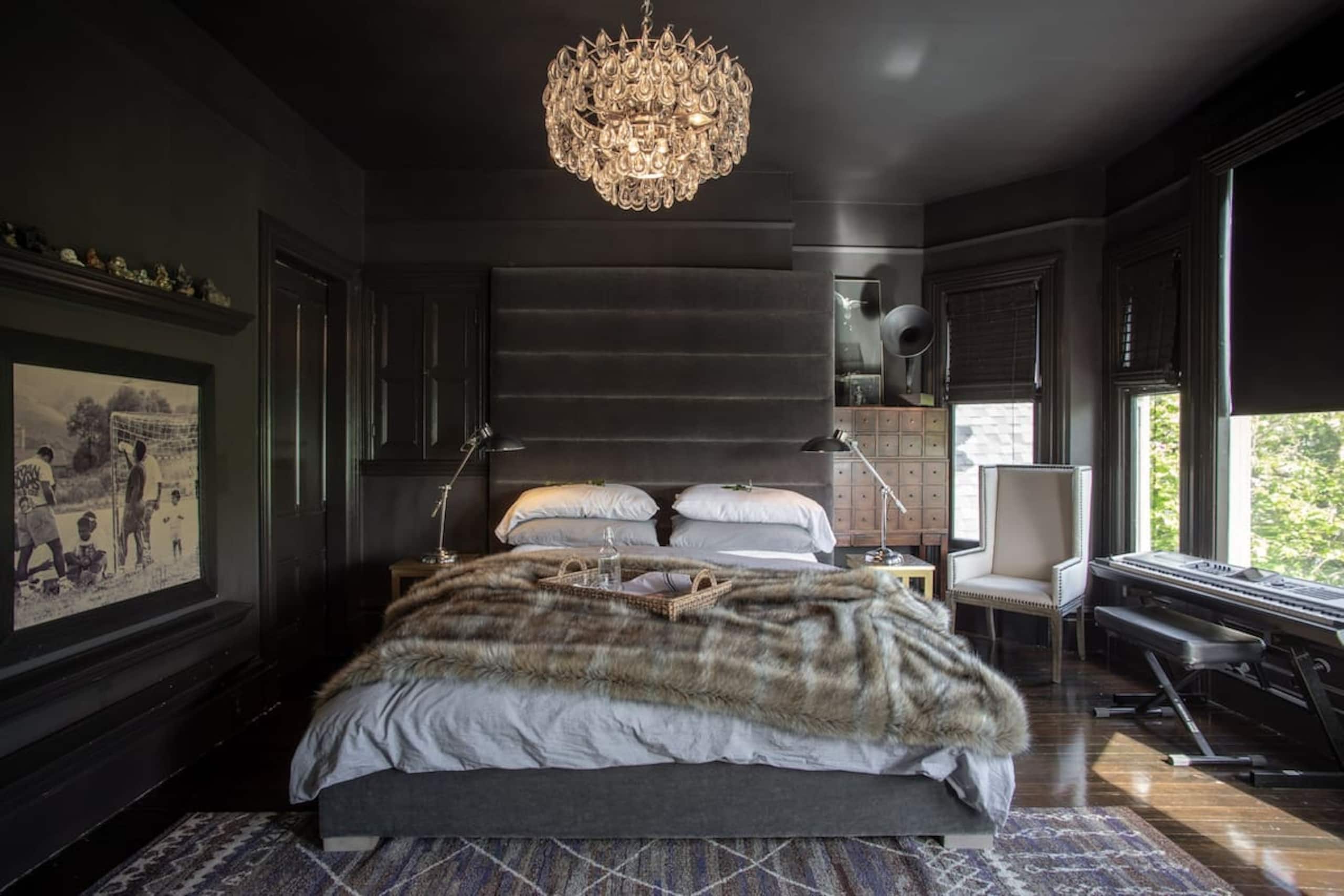 Home in San Francisco · ★4.99 · 5 bedrooms · 5 beds · 2 baths - Image 18