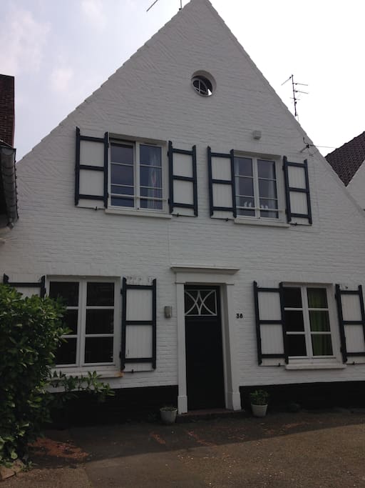 façade côté allée privée